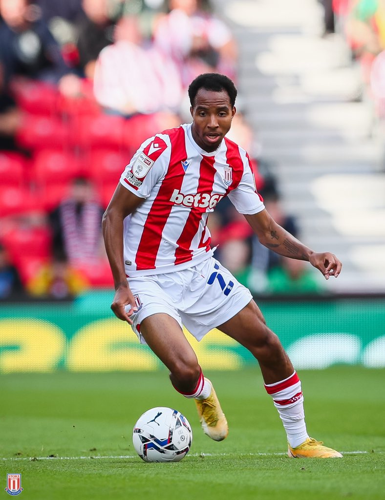 DemeacoDuhaney's tweet photo. Three points 🤝 Home debut.. Some fans! 🤩🔴⚪️

#StokeCity #SCFC https://t.co/DP5ZIoPZJX