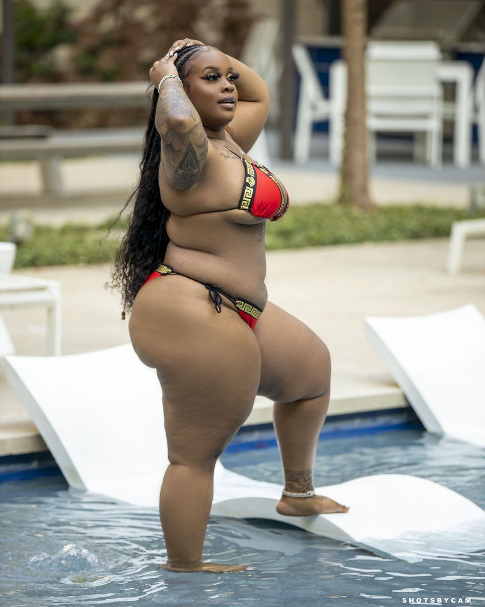 nyathegoat's tweet image. I know it’s Fall now but … I forgot to show y’all these 😬