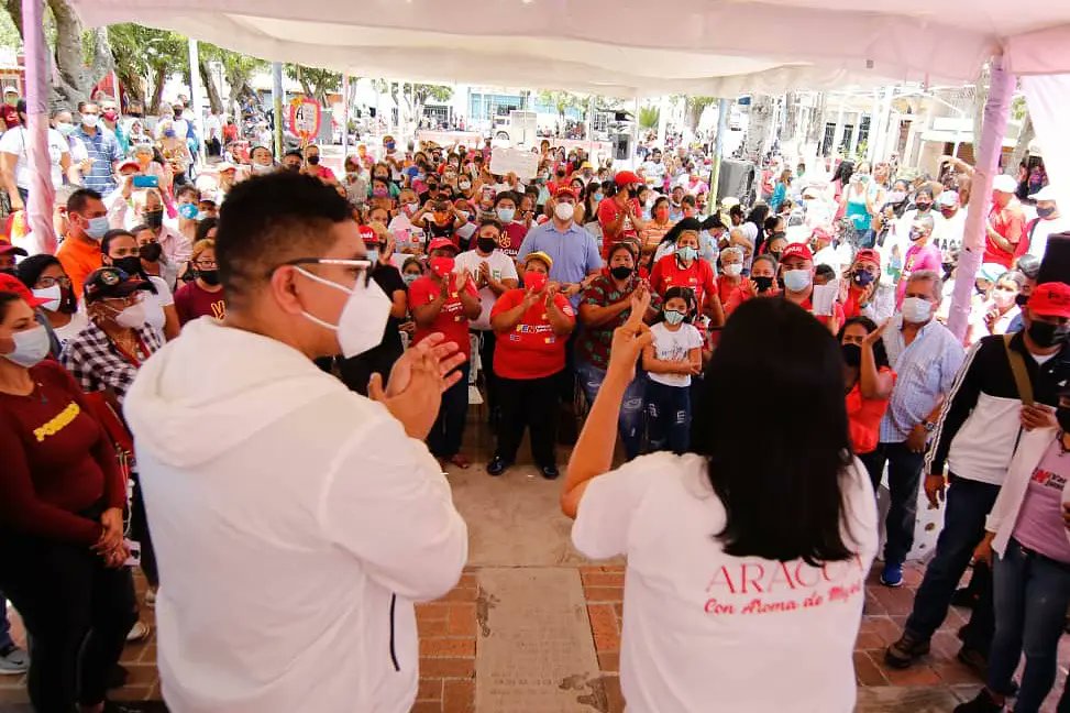 𝙀𝙣𝙘𝙪𝙚𝙣𝙩𝙧𝙤 𝙘𝙤𝙣 𝙈𝙪𝙟𝙚𝙧𝙚𝙨 𝙙𝙚𝙨𝙙𝙚 𝙏𝙚𝙟𝙚𝙧𝙞𝙖𝙨
No tengo palabras para expresar mi agradecimiento al recibir la "Orden Hugo Chávez" junto a mujeres valientes y revolucionarias <a href="/CarylBertho/">Caryl Bertho</a> y <a href="/MariaLeonaPSUV/">La Leona de Chávez ❤️</a> de la mano de nuestro Alcalde @PHernandezPSUV