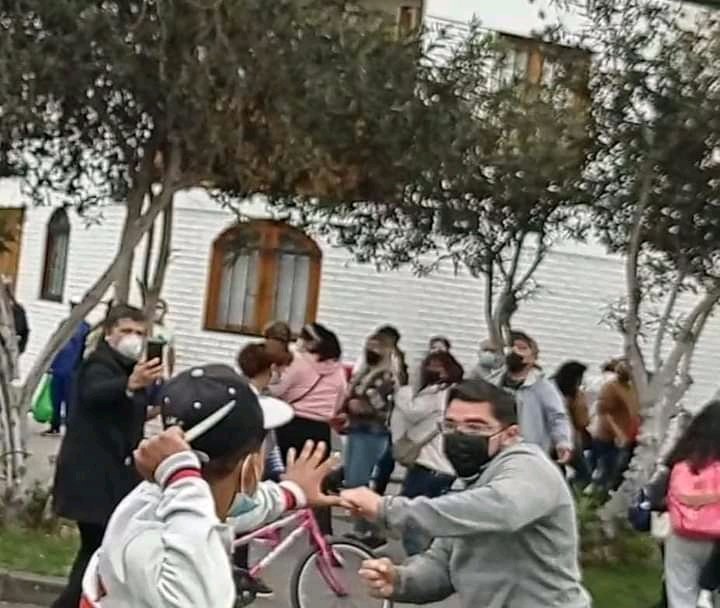 IquiqueSwinger's tweet photo. @MarcelaGarcaGa2 @radiopaulina @sebastianpinera Ahí están tus niñitos. Saludalos pero se que te dará miedo pero como no vives en iquique te escondes en un teclado escribiendo wea. https://t.co/BSbd5tY3zs