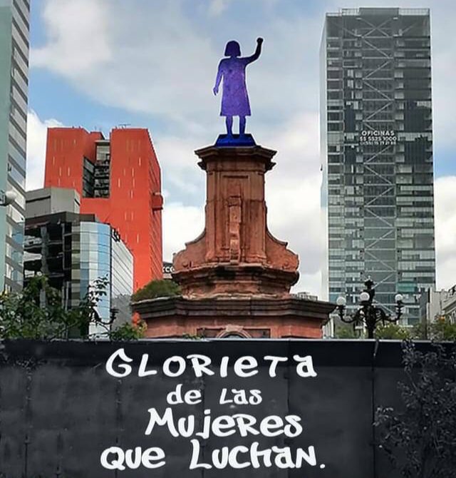 CulturaUNAM's tweet photo. Hoy #Antimonumenta renombra la glorieta de Colón como “Glorieta de las Mujeres que Luchan”. 🙋🏻‍♀️🟢🟣 ¿De quién es la calle, las plazas, los monumentos? ¿Cómo se inscribe la historia y la idea de monumento en la ciudad hoy? 

📷@antimonumenta https://t.co/ByhLm8q1Gt
