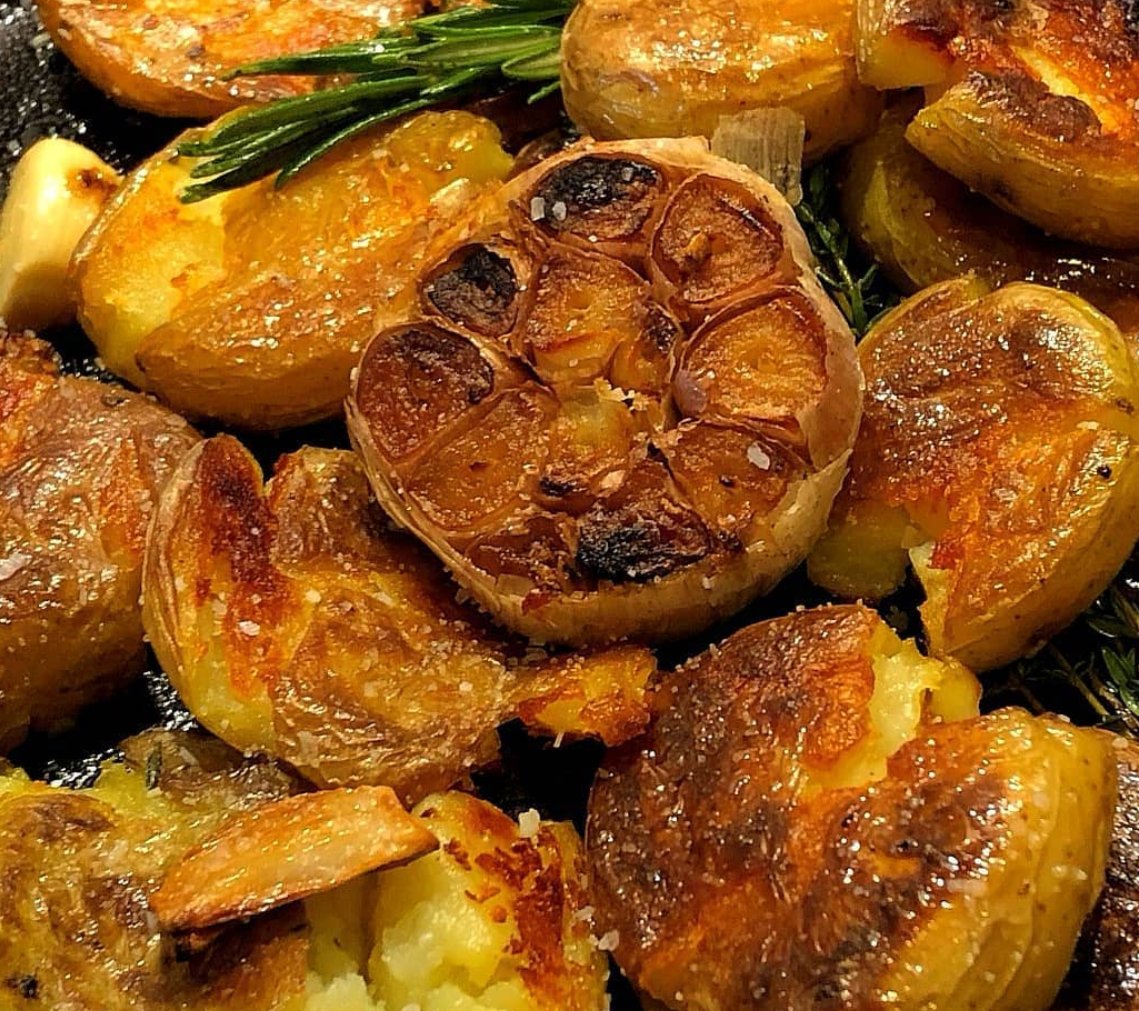 HospitalityUofG's tweet photo. It's #NationalCookingDay!

Celebrate by trying out one of our #CookLikeAChef recipes at home. 

Recipes can be downloaded here ⬇️
https://t.co/BhoeoLfTAD

#UofGChefs https://t.co/SL6VXJe95J