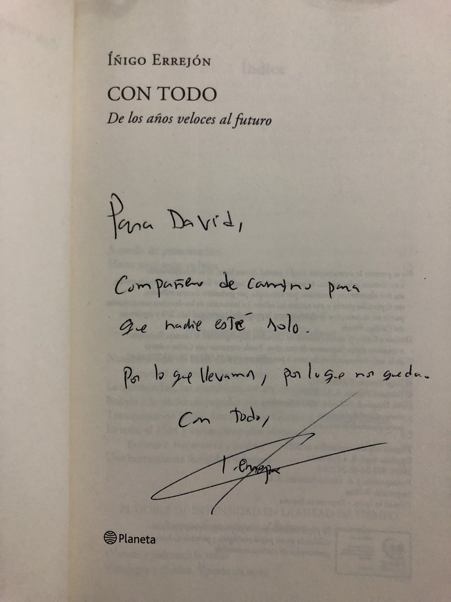 Que emocionante volver a la feria del libro en Madrid tras la pandemia y ver a tanta gente apoyando la lectura #FLMadrid21 entre otras joyas ganas de devorar #ConTodo de <a href="/ierrejon/">Íñigo Errejón</a> 👏🏻📖✍️💪🏻