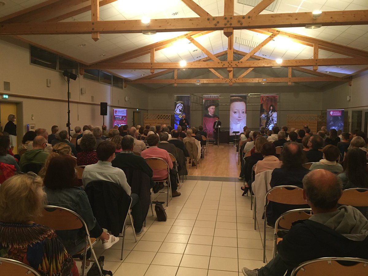 departement86's tweet photo. Plus de 150 personnes étaient au rendez-vous ce soir à #Bignoux pour redécouvrir les grandes figures qui ont marqué l’histoire du #Poitou avec Frédérick Gersal.
👉Prochain spectacle gratuit le 23 octobre à #Ayron. https://t.co/zc13CuyHm9