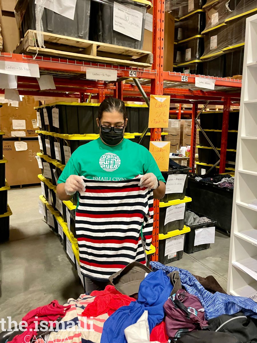 ismailicivic's tweet photo. Today volunteers from the Prairies came out to help sort donations at the @winsyyc. Here are a few pictures of volunteers in action. #GICD #ServingHumanity #IsmailiCIVIC #EnrichingLives https://t.co/pI54uBg7Dy