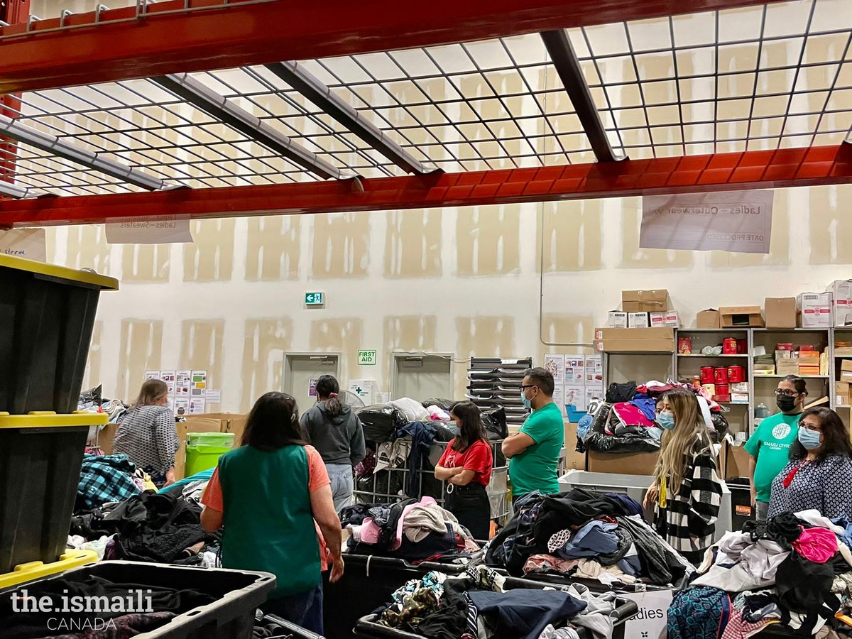 ismailicivic's tweet photo. Today volunteers from the Prairies came out to help sort donations at the @winsyyc. Here are a few pictures of volunteers in action. #GICD #ServingHumanity #IsmailiCIVIC #EnrichingLives https://t.co/pI54uBg7Dy