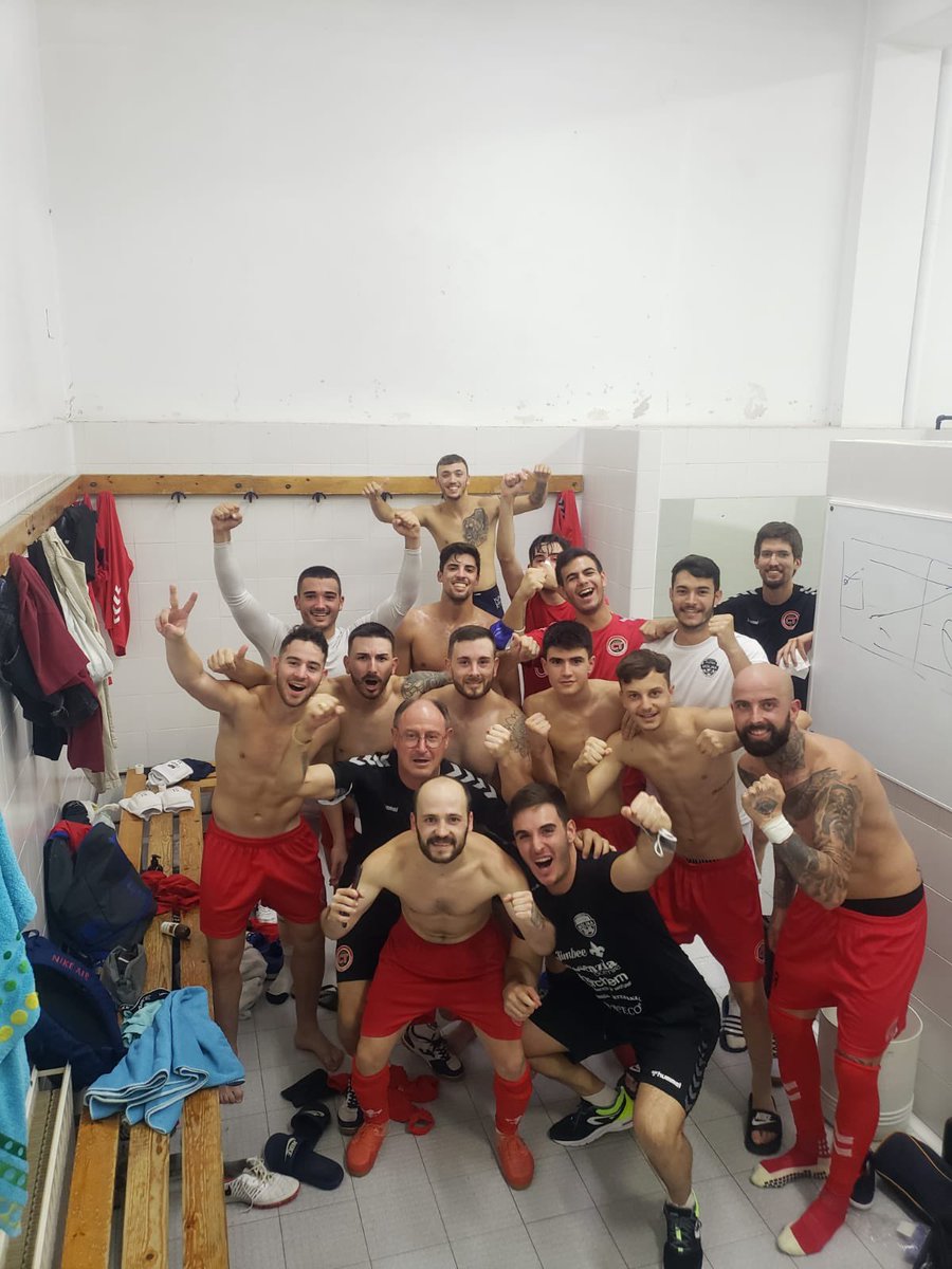 MolinenseFutsal's tweet photo. Victoria en casa 🏠, muy buen partido disputado en él Serrerías, victoria ante un gran rival, desearle mucha suerte a @xerezdfc_futsal y que tenga buen viaje de vuelta.🚌⚽️ https://t.co/C3NQZj0mBy