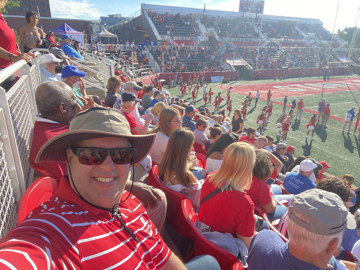 davidvecker's tweet photo. It’s a great day watching @StonyBrookFB #letsgoseawolves https://t.co/baMQY48Huj