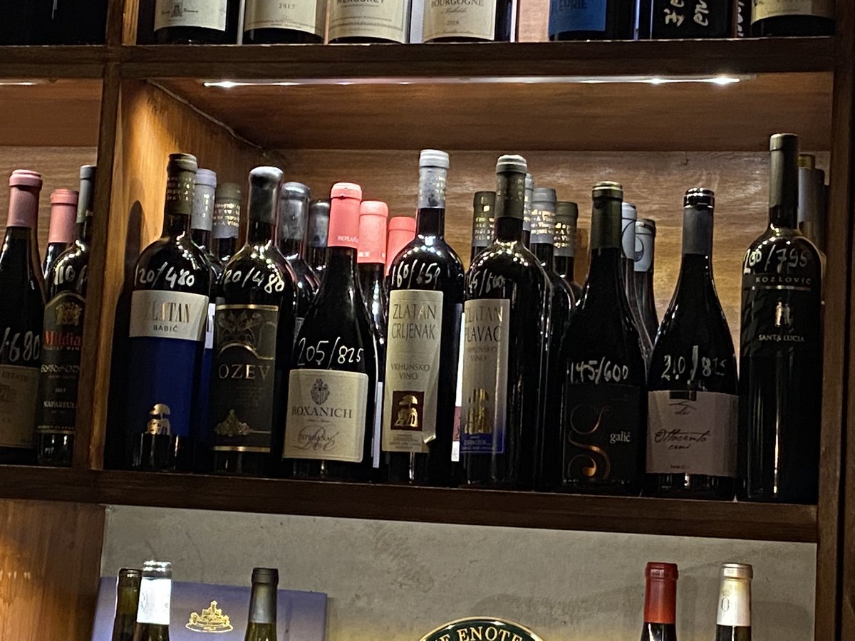 tomislav_stojak's tweet photo. Baš je dobar osjećaj kad u super vinoteci u Malmo-u 🇸🇪🇸🇪 nađeš sjajna, vrhunska 🇭🇷🇭🇷 vina! Pa kad je tako, onda živjeli! 🍷🍷#Sladić #Kozlović #Roxanich #Galić #Plenković #Clai 🇭🇷🇭🇷🇸🇪🇸🇪 https://t.co/Zaqn3ikgol