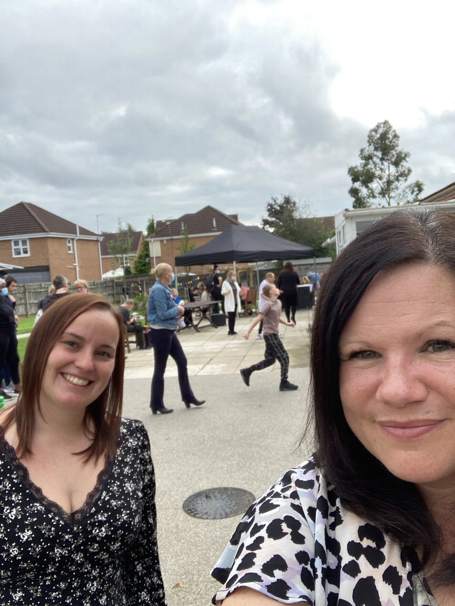 julia Newton tweet media