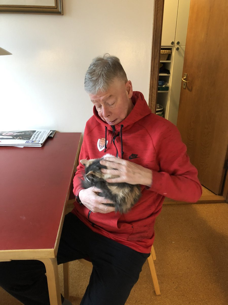 krolafs's tweet photo. Pabbi❤️ harðasti Víkingur í Vesturbænum❤️ hann verður óþolandi í Melabúðinni á mrg❤️ https://t.co/kIku8mCSTk