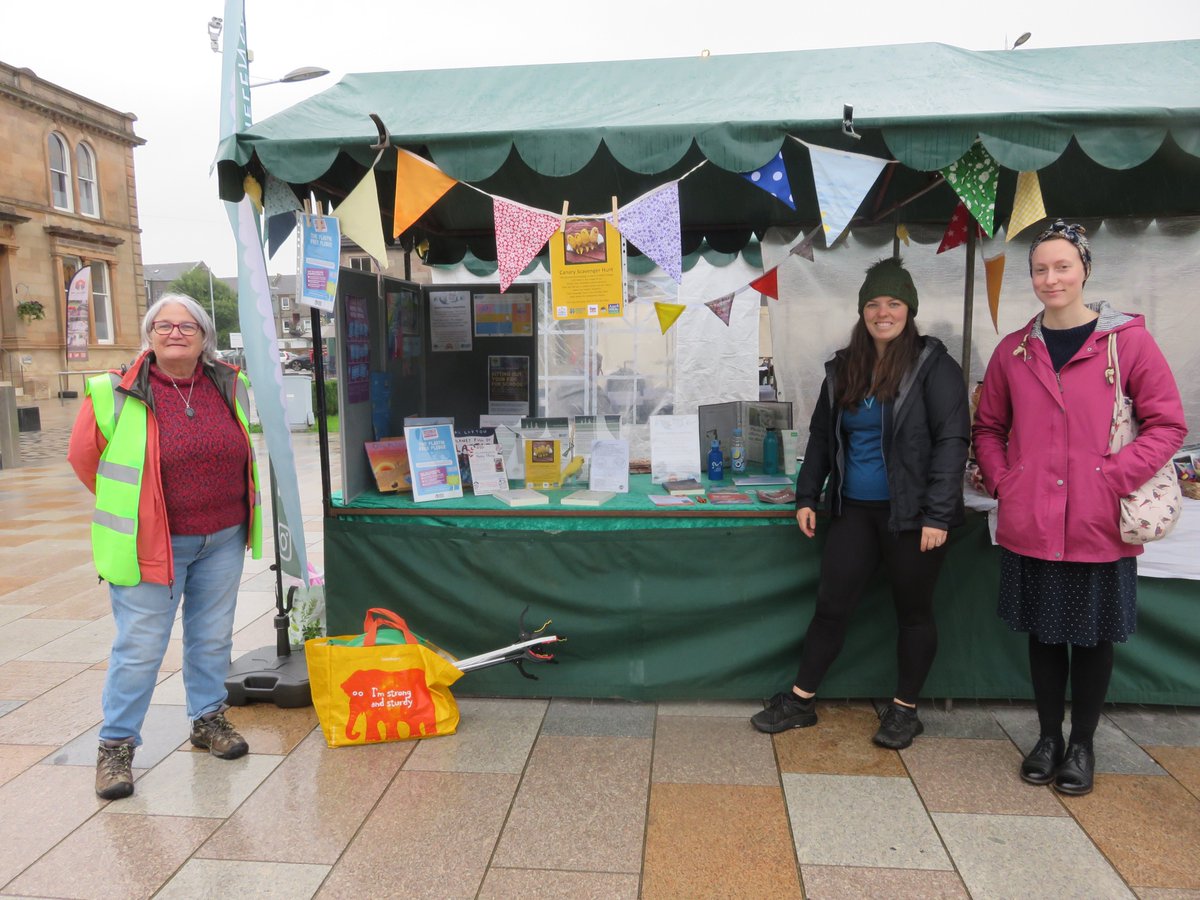 PFHelensburgh's tweet photo. At the Market today promoting Sunday's events: Cardross Can Repair Workshop, Helensburgh Canary hunt, and the HPC Christian Aid display. Great conversations with young and old, locals, visitors and other stallholders. 
#ClimateFringeWeek #abplace2be #PlasticFreeCommunities https://t.co/D2x7HPChLs