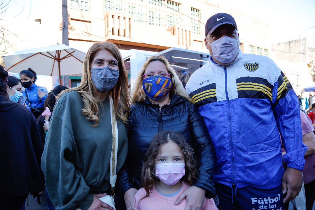 magdysierra's tweet photo. ¡No hay nada más lindo que encontrarnos con nuestrxs vecinxs y compartir la alegría de ser de avellanedenses! 

#OrgulloDockSud💚 https://t.co/x22dVZKJUT