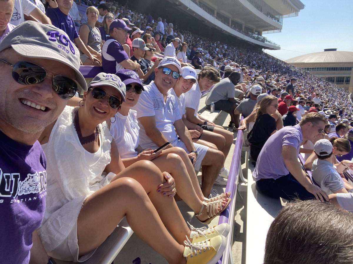 MyLifeIsEasier's tweet photo. #gofrogs #familyweekend https://t.co/n8UrlHWDiC