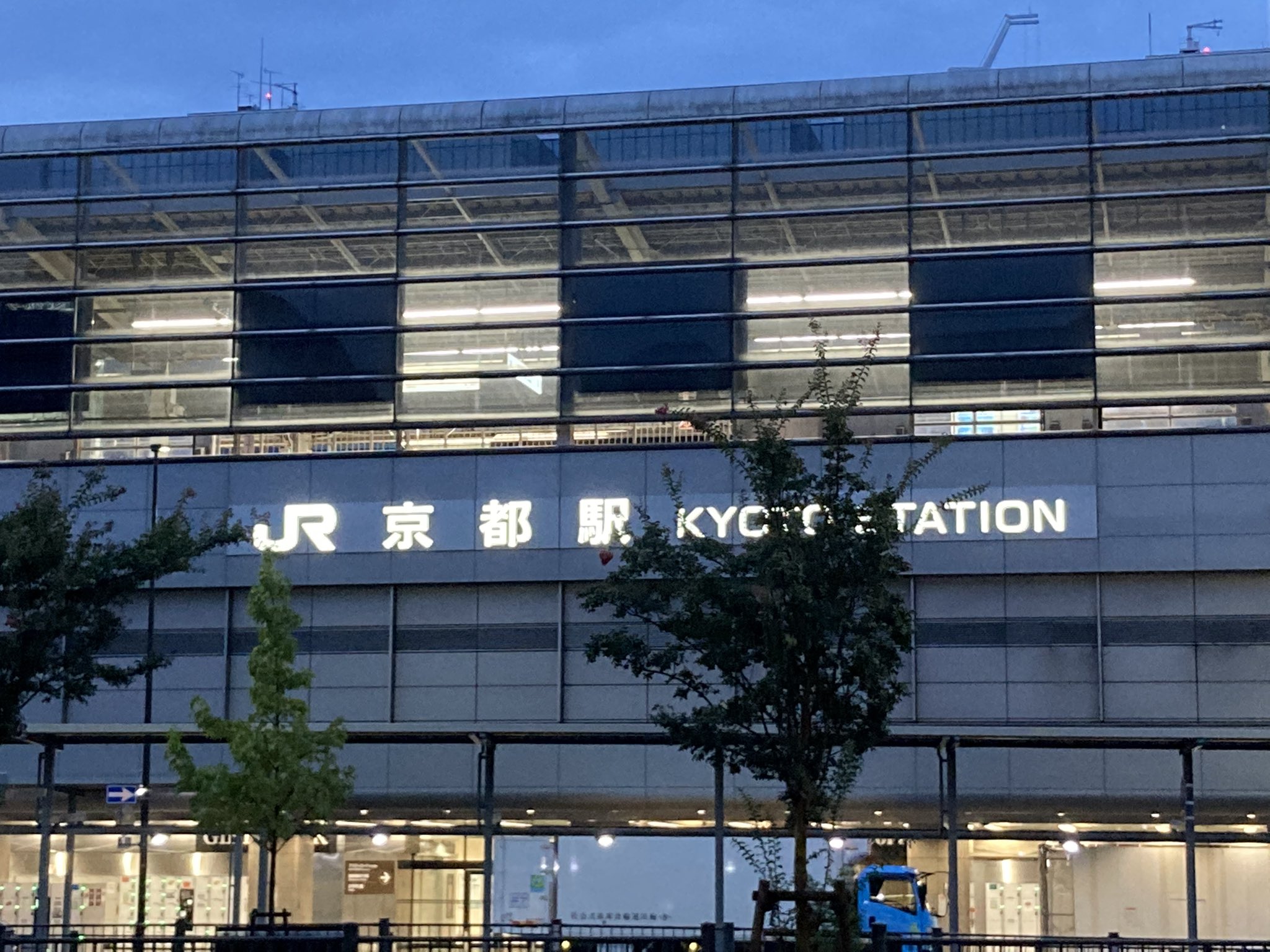 偽土田名人 プリキュアライブが行われた横浜から京都へ帰還 丸一日かけない弾丸ツアー 深夜バスはやっぱりシンドい 時勢柄怖い それは自己責任 駅前のなか卯で朝メシ かき揚げそばと しらすおろしが付けられるのか しぶい Dna Dhaだよう