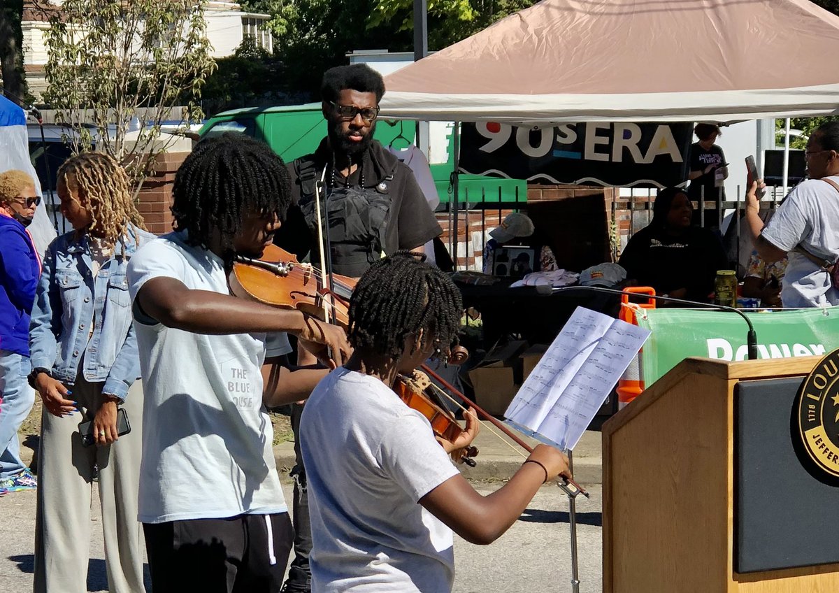BillHollander's tweet photo. Parkland Plaza is coming soon to the historic Parkland neighborhood. Neighbors were out celebrating today. Thanks to partners, including @Ctr4Nhoods, @treeslouisville and many others, and leaders like @votegreen14 and @jecoreyarthur. Get involved at https://t.co/MtHPp0EVN1. https://t.co/wUEgX9TRaU