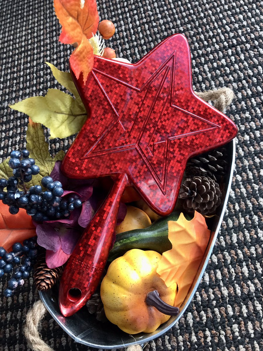 Jiffyjeffers199's tweet image. Fall-ing in love with this cooler weather🍂❤✨ #mirrorking @JeffreeStar