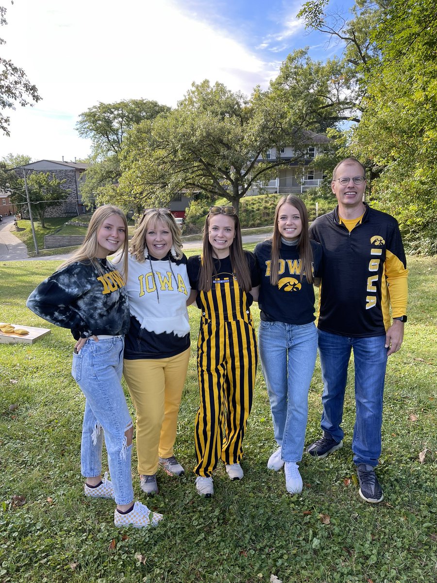 LauraBirk's tweet photo. #FightForIowa 💛🖤💛🖤 https://t.co/r7zXEdjbeR