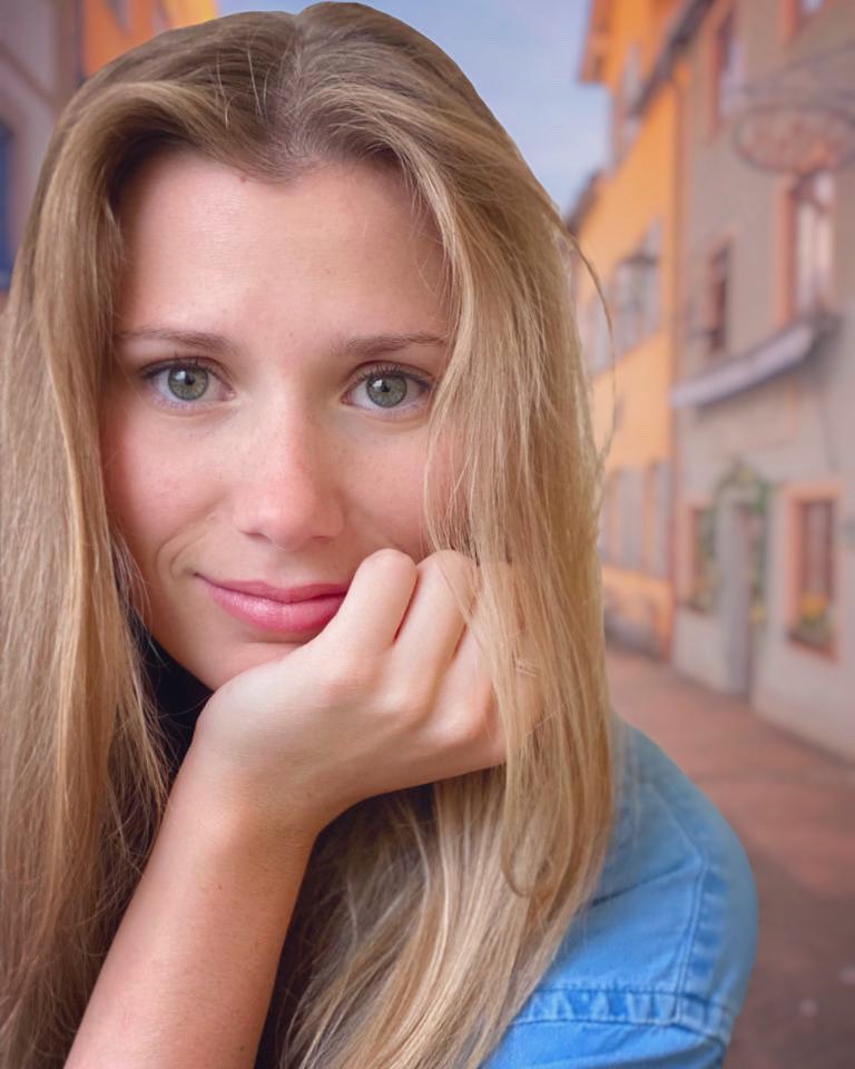 ZoeeMusic's tweet image. Here’s looking at you!! 👀 Happy weekend ya’ll 😍✌🏼😁 

#backdropfun #weekend #Zoee #songwriter #denim #countrymusic #photooftheday