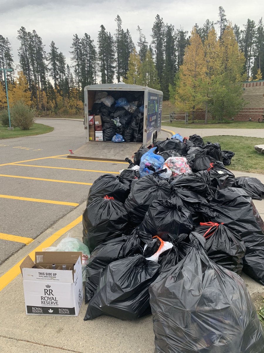 MsBehnia's tweet photo. We had nearly 2 trailers full of bottles that we sent off today at the 3/4 bottle drive!

Any guesses on how many bottles/cans that equates to?

We are looking forward to putting the proceeds towards a special project. Thank you to everyone who participated. @bandedpeakrvs https://t.co/NBbgwXoTwN