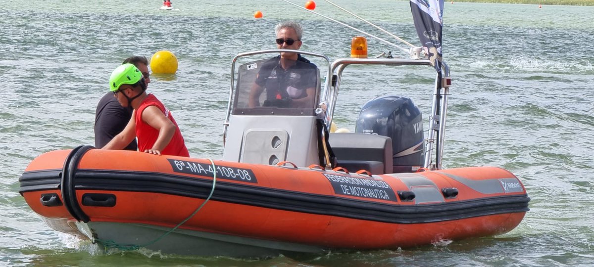 💧Este fin de semana nos encontramos en el Lago de nuestra ciudad en la Copa Ibérica y el Campeonato Español y Andaluz de #Motonáutica
Dispositivo de socorrismo y sanitario🚑 montado para garantizar la seguridad de pilotos y público
#TodosHacemosProteccionCivil
 <a href="/ArcosCiudad/">AyuntamientodeArcos</a>