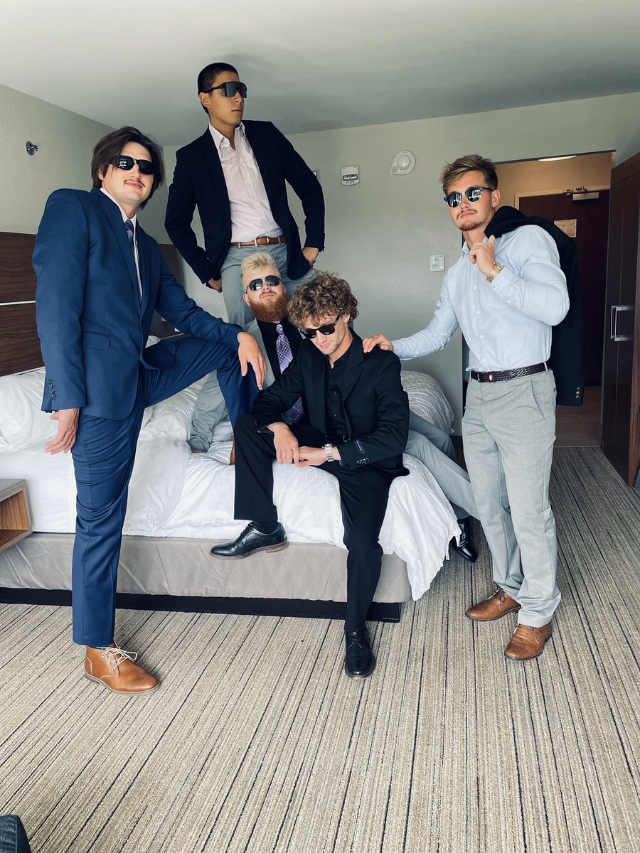 jeffrey_finicle's tweet photo. Strictly business 🤝 https://t.co/7UWQmvWgQf