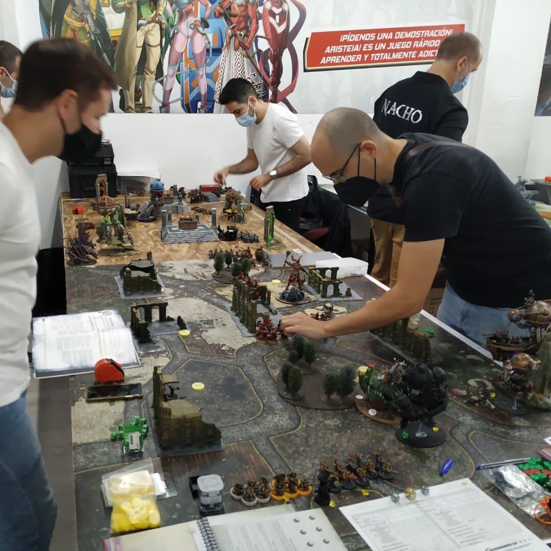 _Alex_Beltran's tweet image. Great game at today’s tournament at my local store. My KO managed to fight off the forces of Destruction. In the end, Kragnos died on an epic battle against Gotrek. Great day for the forces or order!! #AoS #WarhammerCommunity #goblintrader #warhammer
