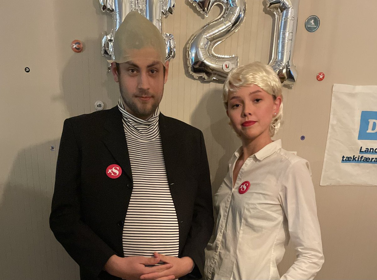 <a href="/logieinarsson/">Logi Einarsson</a> <a href="/KristrunFrosta/">Kristrún Frostadóttir</a> búningar kvöldsins eru rándýrir