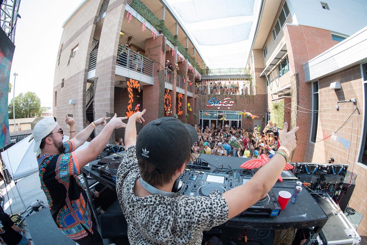 bndrvisuals's tweet photo. Plot twist: I’m the DJ now 

📸 IG: Isaiahengle_ https://t.co/UxYtPluVVG