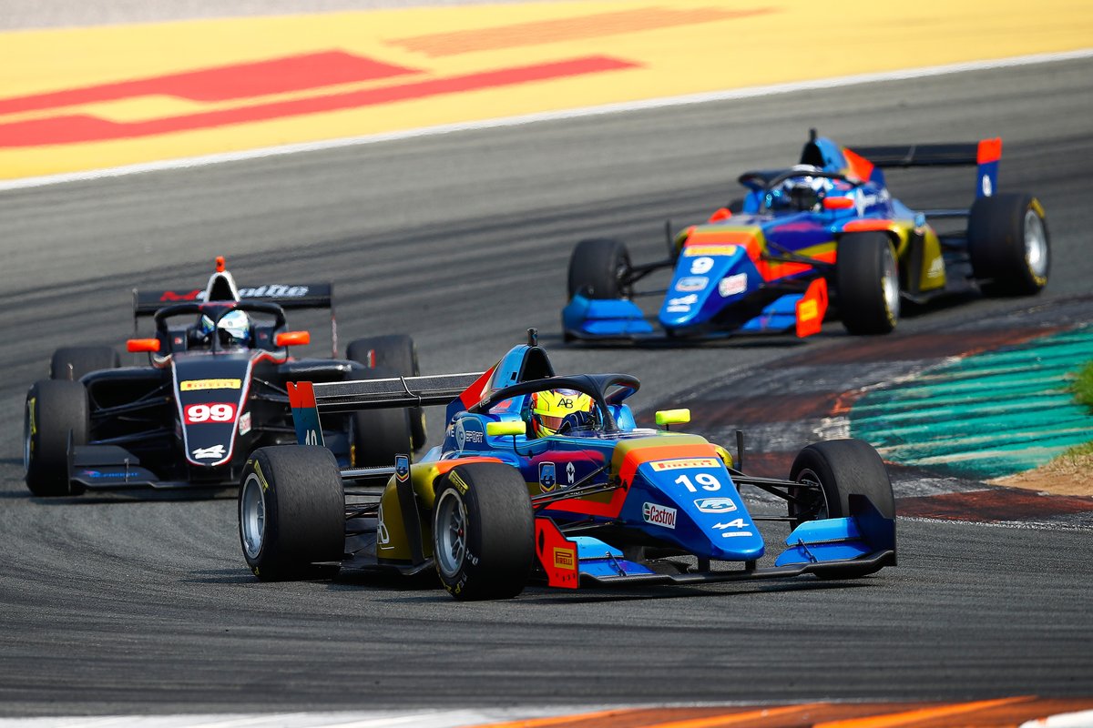 MrRed77_'s tweet photo. Rosso started from the 12th row in P24 in race 1. On a circuit where it is very difficult to overtake, things got complicated quickly for him, who still fought and defended himself in the best way he could. Unfortunately, he was later penalized for track limits and fell to P26 https://t.co/VpwLR83zxy