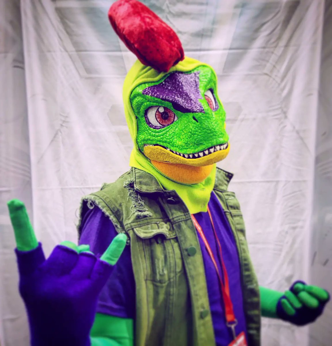 FProtogen's tweet photo. Pictures taken at #fallconxl
I do not know who the PRSMF Yellow Ranger cosplayer is atm but I will tag them whenever possible if I find out.
#fursuit #dinomask #fnaf #cosplay #fnafcosplay https://t.co/KZhkFf2inq