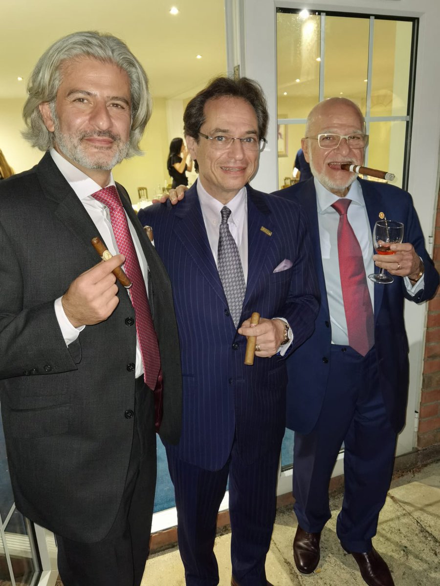 Cgarsltd's tweet photo. Mitchell sandwich with Sahakians lol  -) https://t.co/cgFp6EVGuP