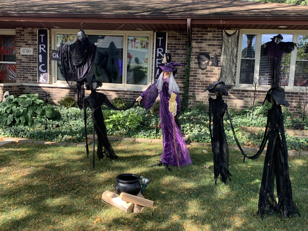 NosferatuVK's tweet photo. #RandomThoughts #exercise #Saturday #RunWalks
Been exercising fairly often of late. Did 6 mile jaunts today & yesterday. YES, I JAUNTED.
Peeps decorating well ahead of time for #Halloween.๐๐
Everythingโs shit. Let them have their fun. ๐๐ https://t.co/i2I9W2w1LJ