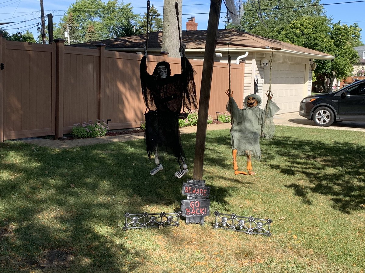 NosferatuVK's tweet photo. #RandomThoughts #exercise #Saturday #RunWalks
Been exercising fairly often of late. Did 6 mile jaunts today & yesterday. YES, I JAUNTED.
Peeps decorating well ahead of time for #Halloween.๐๐
Everythingโs shit. Let them have their fun. ๐๐ https://t.co/i2I9W2w1LJ