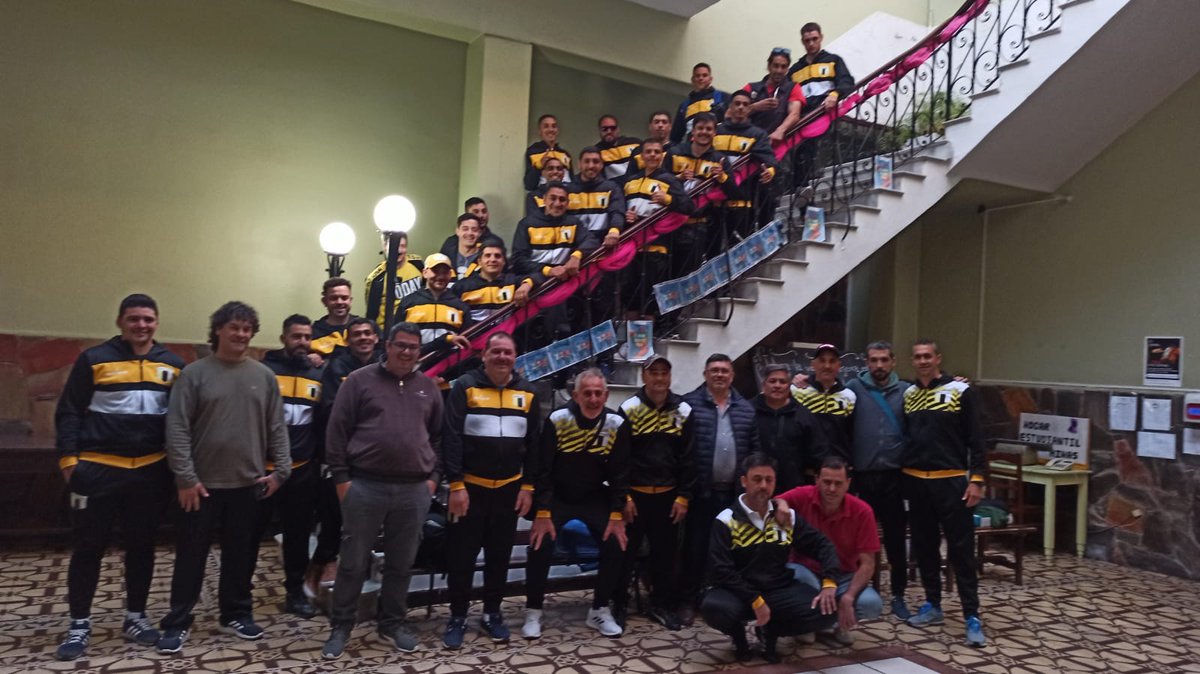 Dejando el Hogar Estudiantil minuano para marchar al estadio Juan Antonio Lavalleja
Desde las 20:00 <a href="/cabarriolimpico/">C.A. Barrio Olimpico</a> vs <a href="/melowanderers03/">Melo Wanderers</a>
Arriba #decanodelinterior