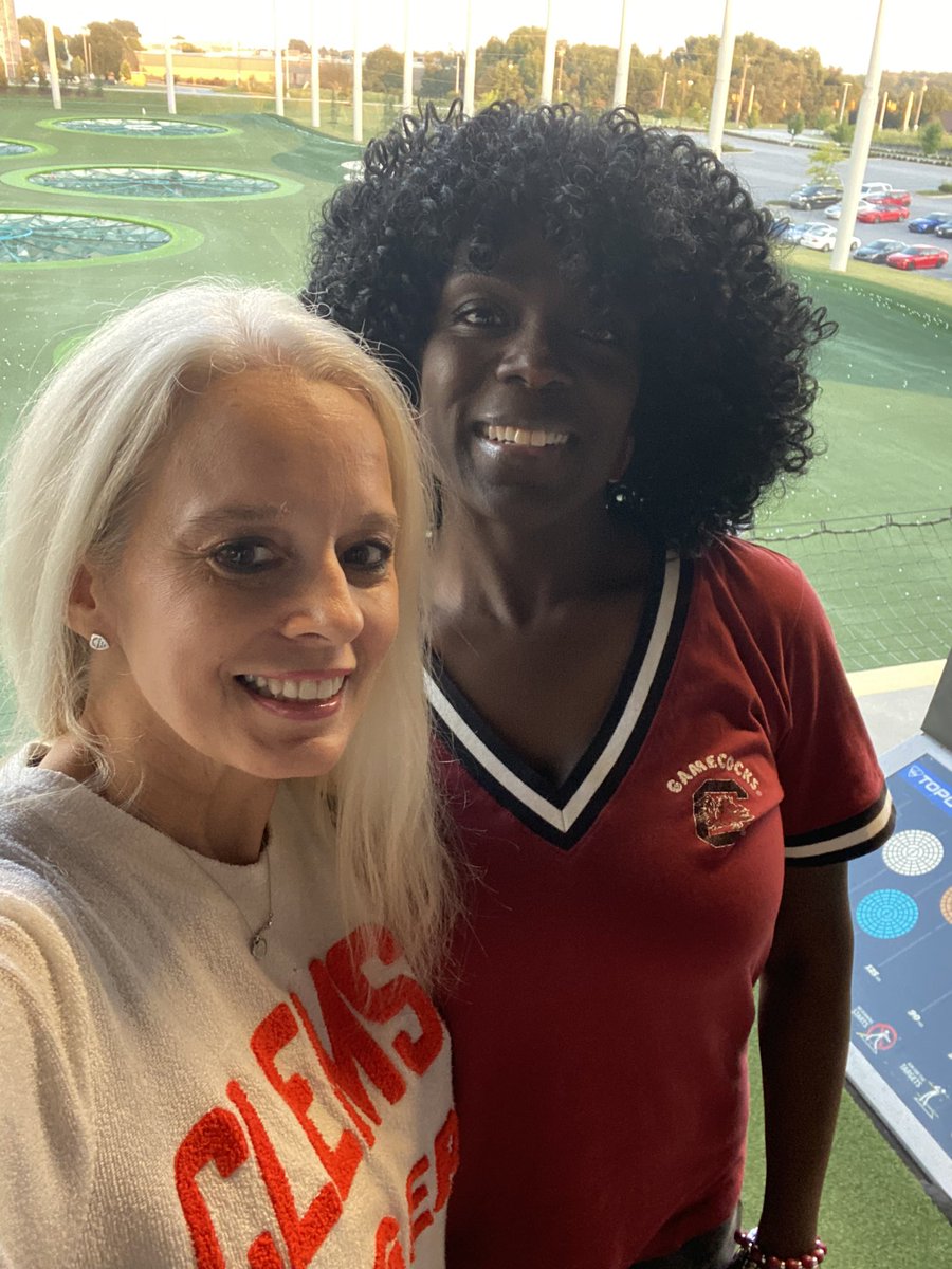 Denis15Sonia's tweet photo. She saw my crazy dance… and made sure the bartender had the old fashioned ready! 🥃💜🧡🥺 #ClemsonMom #SCMom https://t.co/okojphDSBO