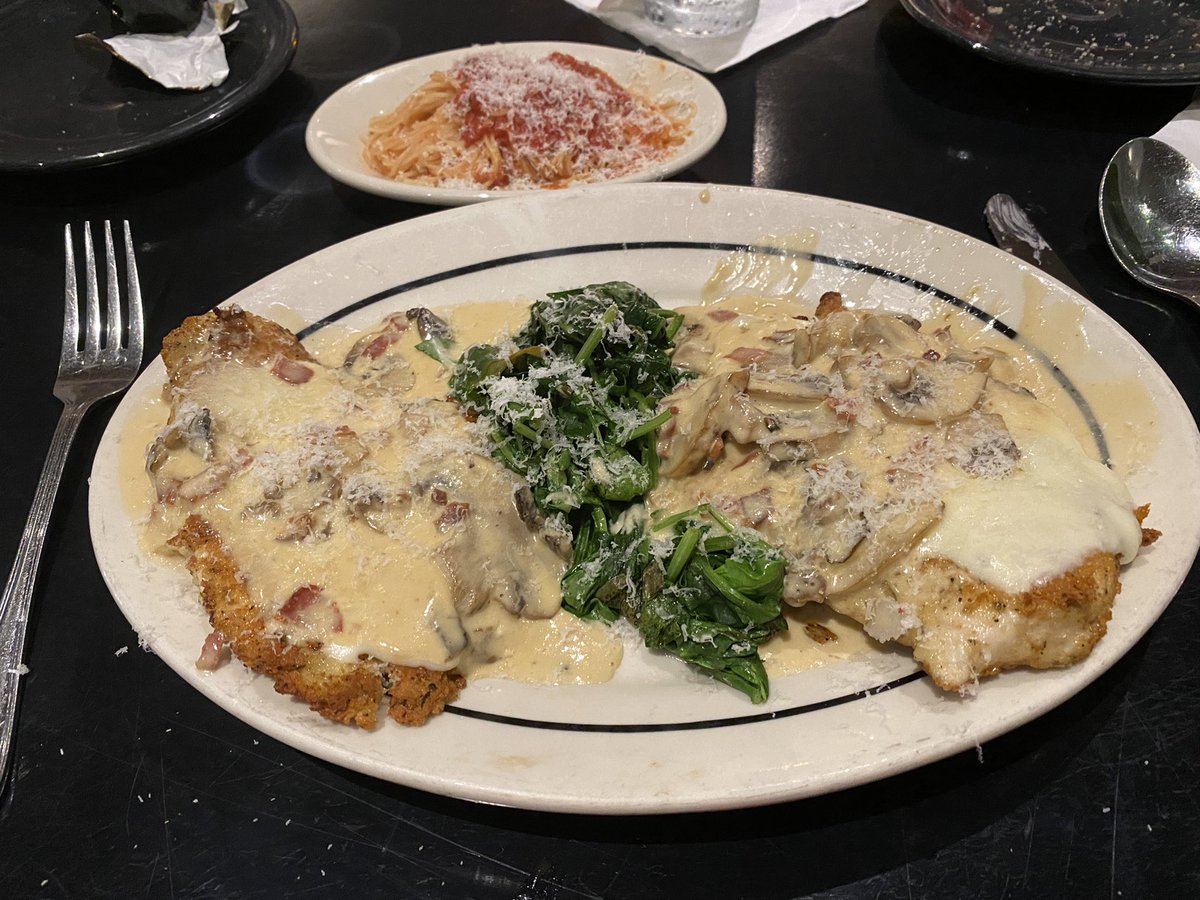 Dinner at Bella’s Italian Cafe - Nate’s Chicken 🍝 😃👍🏻 #BellasItalianCafe #mangiare #ItalianFood #TampaCuisine @beachsnooker