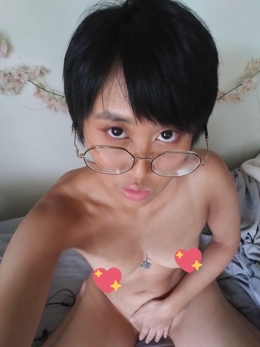 Hehe this angle makes me look like a hentai boy with tiddies. 
https://t.co/4tHXh2KYe5

#lewdfemboy #bonusholeboy