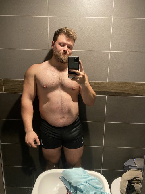 Really living that thick boy life now 🍑🍻🍔🍕🥛😈 https://t.co/oHjulqI8aF