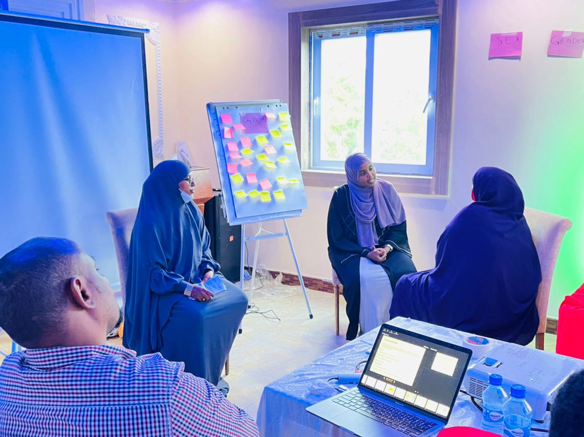 RcrfSomalia's tweet photo. 30 health professionals from all Federal Member States and Banadir Region have been trained by the ministry of health through the RCRF project of the world Bank in order that they train Female Health Workers in all over Somalia. @RCRF and  #MarwoCaafimaad. https://t.co/B9j7doqG3k