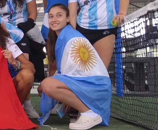 ¡¡CAMPEONAS DEL MUNDO!! 🇦🇷

Con presencia de las neuquinas Daiara Valenzuela y Sasha Gómez, Argentina se consagró en el XIII Campeonato del Mundo disputado en Torreón, México, venciendo a Brasil en la final.🏆

instagram.com/p/CUQrWTjp9FP/…

¡Felicitaciones,son el
#OrgulloNeuquino !