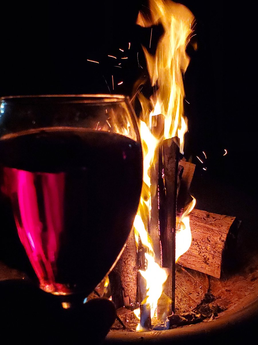 FUDGE841's tweet image. Cheers Friends #fire #backyardfire  #wine #aukislandbreweries #bottomsup