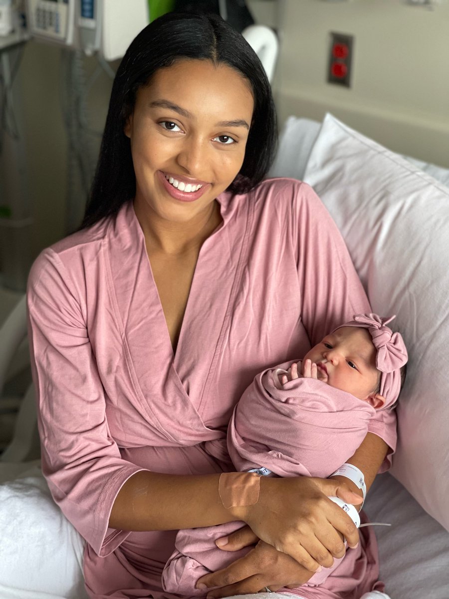 kyraamoore's tweet photo. The day after she was born vs her at two months 🥺 https://t.co/yfJrZkMvGQ