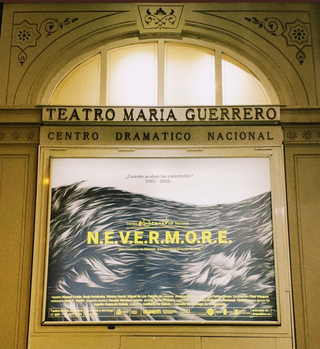 alba__loureiro's tweet photo. No os perdáis N.E.V.E.R.M.O.R.E de @chevereteatro en el @centrodramatico, por favor! 
Noraboa, compañeir@s! Qué gran traballo, qué emocionante e necesario!👏🏼👏🏼
@migueldelira 🖤 #teatrogalego #nuncamais https://t.co/jlUkXkZsh5
