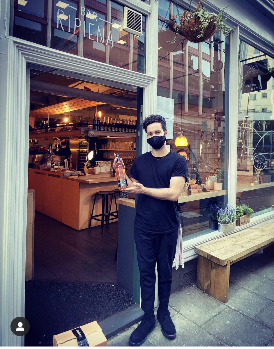 Mr Noah Villeneuve at Bar Ripiena... he’s very cool 😎 🙌 ||| #bristol #somerset #wine #englishwine #bar #hospitality #drink #cocktail #citycentre #ststephensstreet <a href="/PastaRipiena/">Pasta Ripiena</a>
