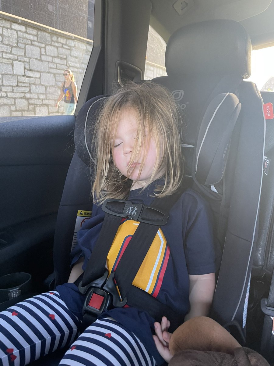 Someone was so excited for the win she fell asleep.
Thanks @queensgaels @Queens_Football for a great game.  #chagheill #queensfootball
#football #OUA #goGaelsgo