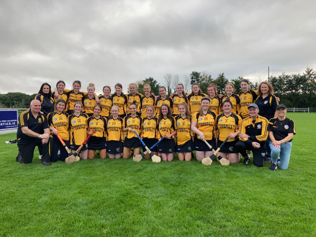 Our Junior Team 🖤🧡 1-16 to 13 points today v Castlemartyr for a place in the County Championship final👏👏 It was a thrilling match and the girls and their trainers never gave up. Well done to all involved 🖤🧡🖤🧡