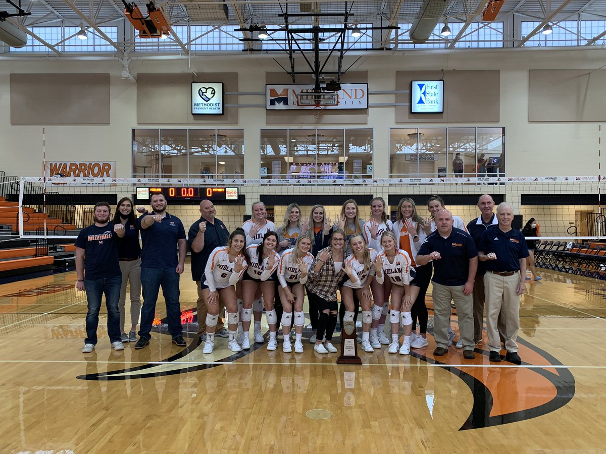 A great 3-0 sweep for the Warriors today, and an even sweeter victory celebration recognizing the 2020 team with their NAIA National Runner-Up rings💍! #WarriorsForLife #WarriorPride