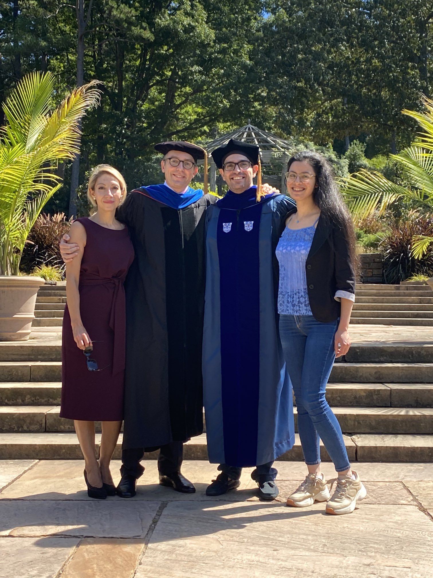 What should i wear to top my son's high school graduation