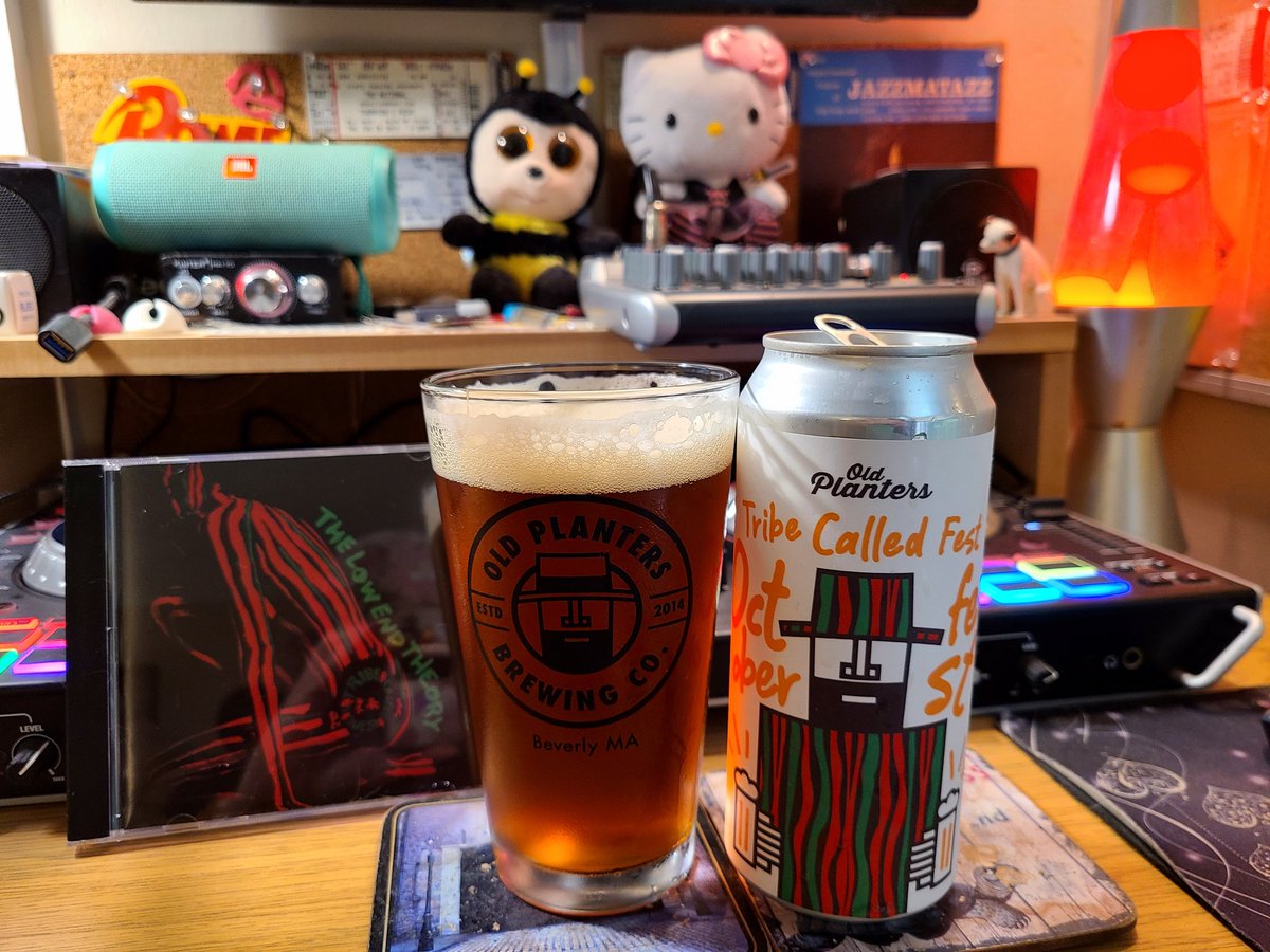 BumbleBeeRadio1's tweet photo. On the Friday 9/24 BumbleBee Brunch we celebrated the 30th anniversary of @ATCQ's 2nd LP, "The Low End Theory." Today I discovered that @OldPlanters Brewing right here in Beverly created "Tribe Called Fest" Märzen with that album in mind. Very cool!🍺🎶🎵🎧 #LET30 #ATCQ https://t.co/B3zPSwsijc